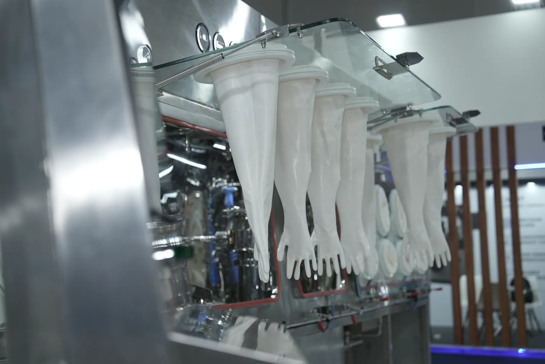 Decontainment Isolators